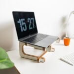 Easy-to-assemble laptop stand for desk