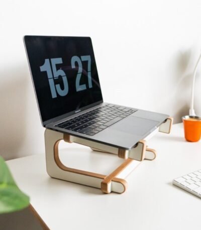 Easy-to-assemble laptop stand for desk